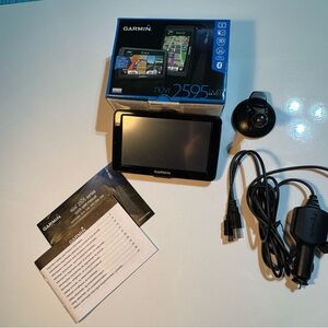Garmin Nuvi 2595 HD GPS Wireless Bluetooth W/Original Box, Cords And Connections